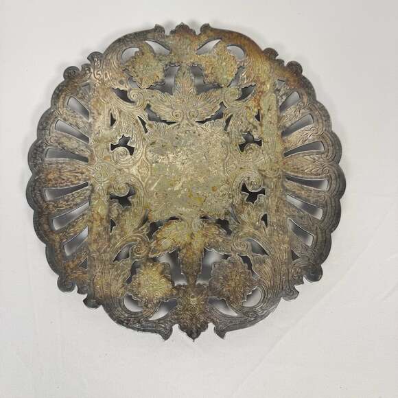 Wallace Other - Vintage Wallace Silverplate Ornate Filigree Etched 8.5” Round Footed Trivet
